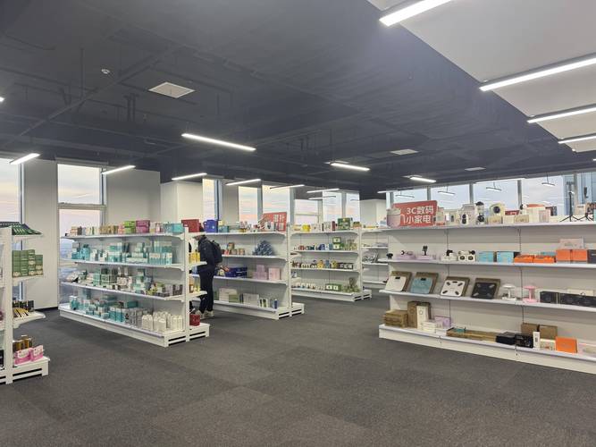 微赞云选郑州选品中心现场图其中,微赞云选选品中心还对产品进行定期